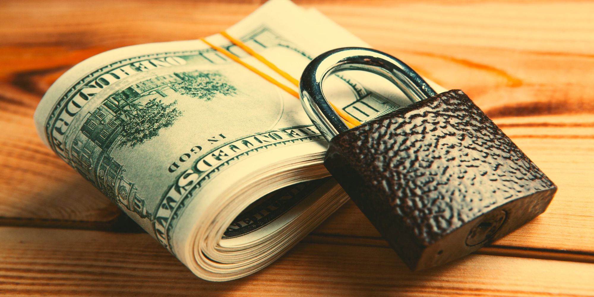 6 Simple Tips for Keeping Your Money Safe While Traveling