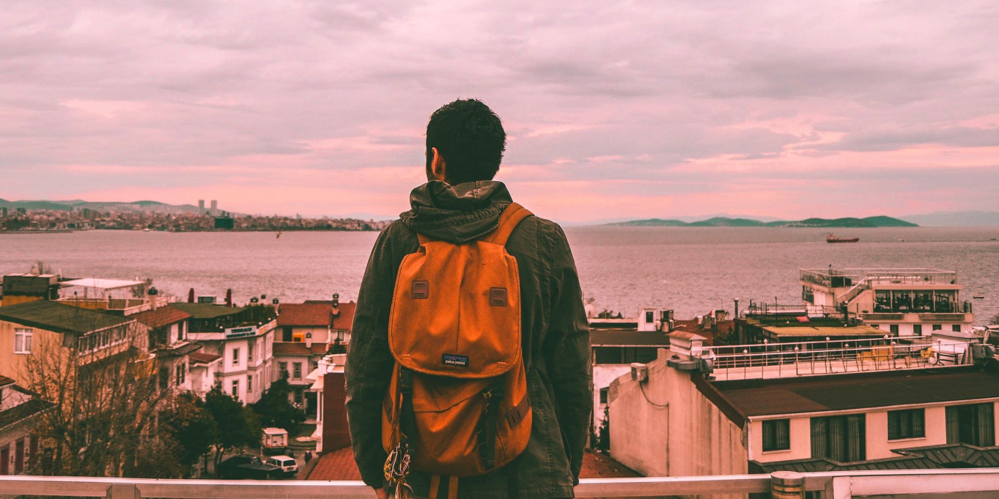 Stocking Stuffer Ideas for Men Who Travel