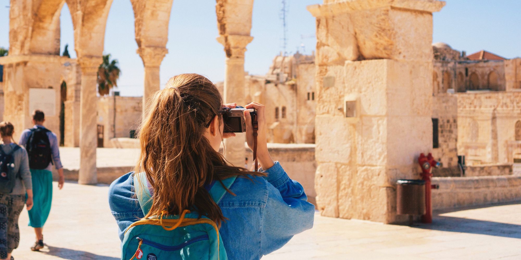 Christmas Gift Ideas for Women Who Travel