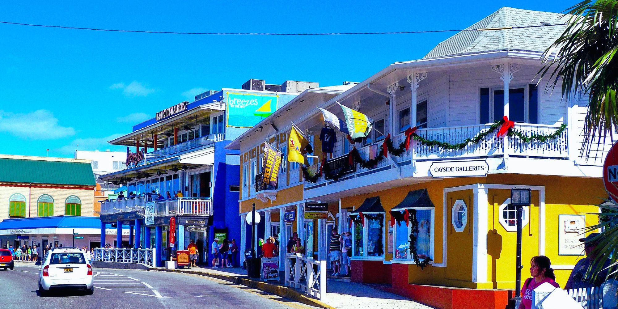 Gifts for Someone Traveling to Cayman Islands